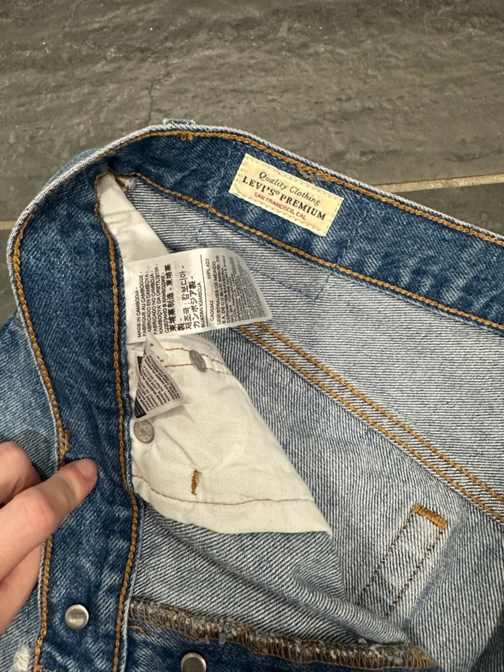 LEVI High Rise Button Closure Jean Short Distressed - Picture 3 of 5